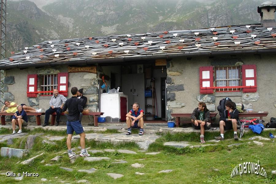 18 Allegra compagnia alla Baita Cernello.jpg